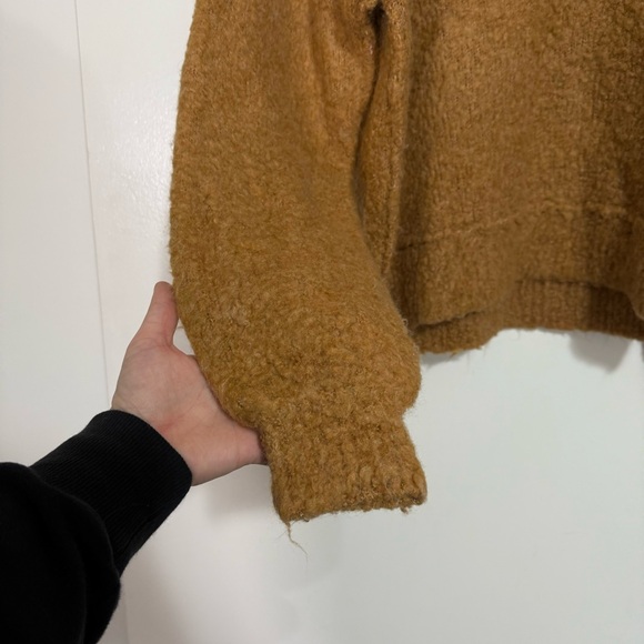 Free People Women’s Tan Distressed Mock Turtleneck Pullover Sweater Size Small - Picture 3 of 13